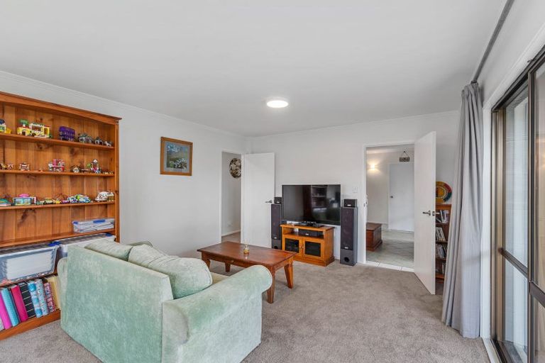Photo of property in 14a West Lynn Road, Titirangi, Auckland, 0604