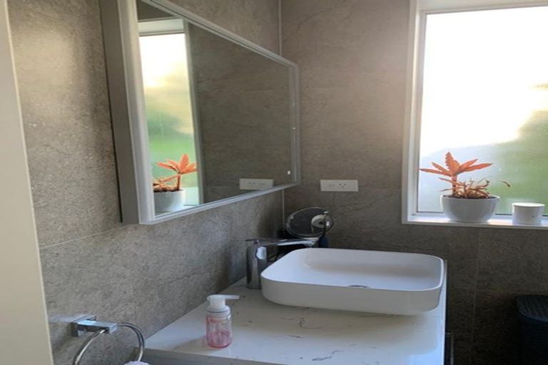 Photo of property in 28 Golden Morning Drive, Albany Heights, Auckland, 0632