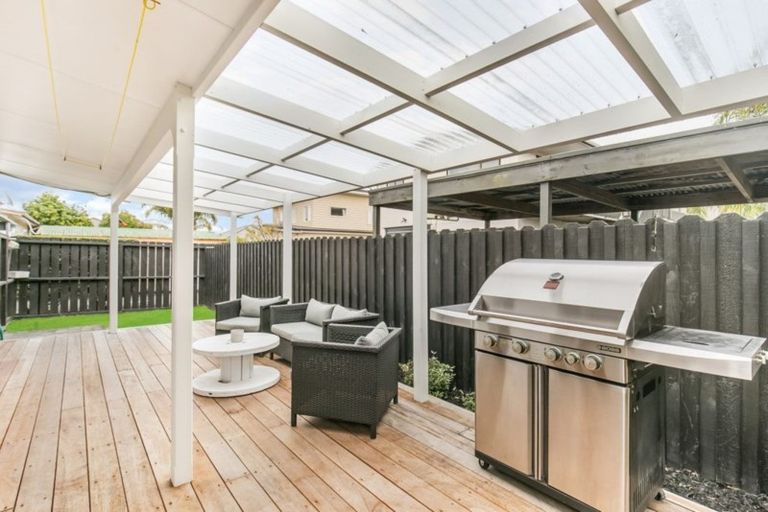 Photo of property in 2/69 Bay Street, Red Beach, 0932