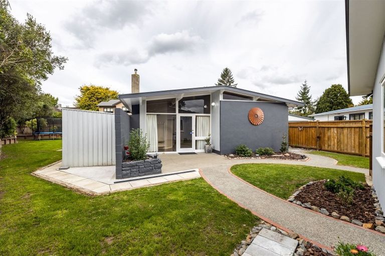 Photo of property in 8 Woodstock Place, Hokowhitu, Palmerston North, 4410