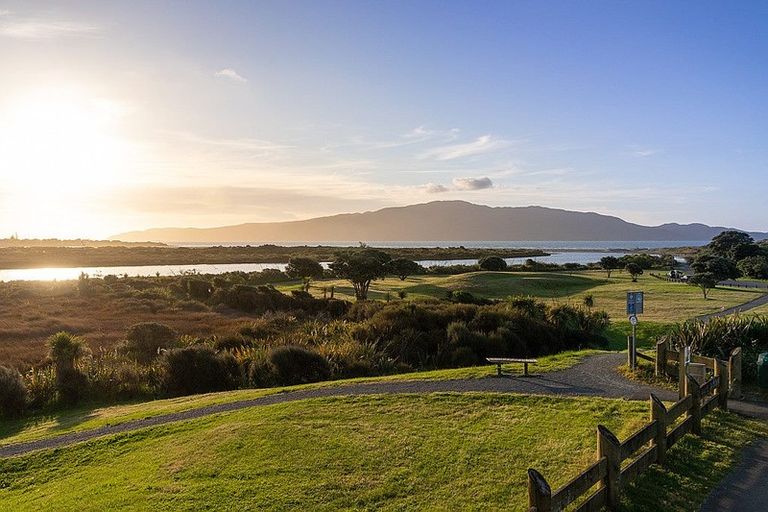 Photo of property in 116 Queens Road, Waikanae Beach, Waikanae, 5036