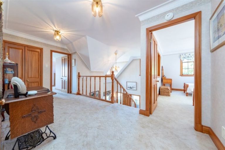 Photo of property in 92 Viewmont Drive, Harbour View, Lower Hutt, 5010