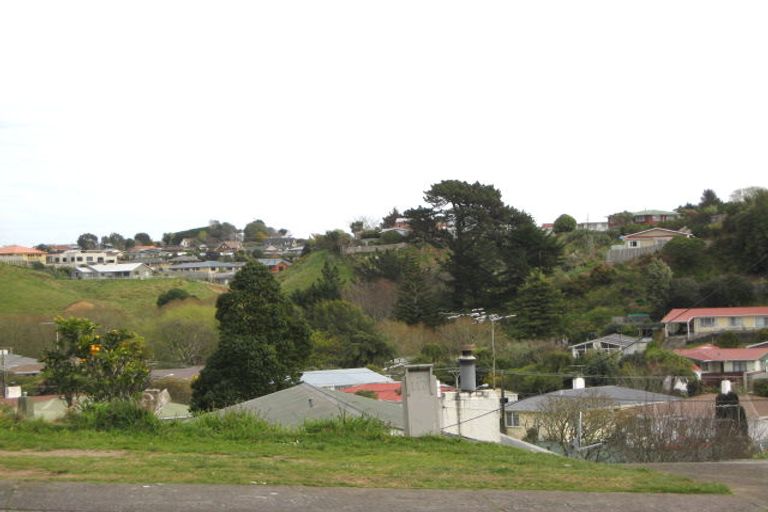 Photo of property in 117 Omata Road, Marfell, New Plymouth, 4310