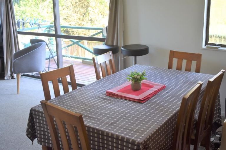 Photo of property in 39a Horokiwi Road West, Newlands, Wellington, 6037