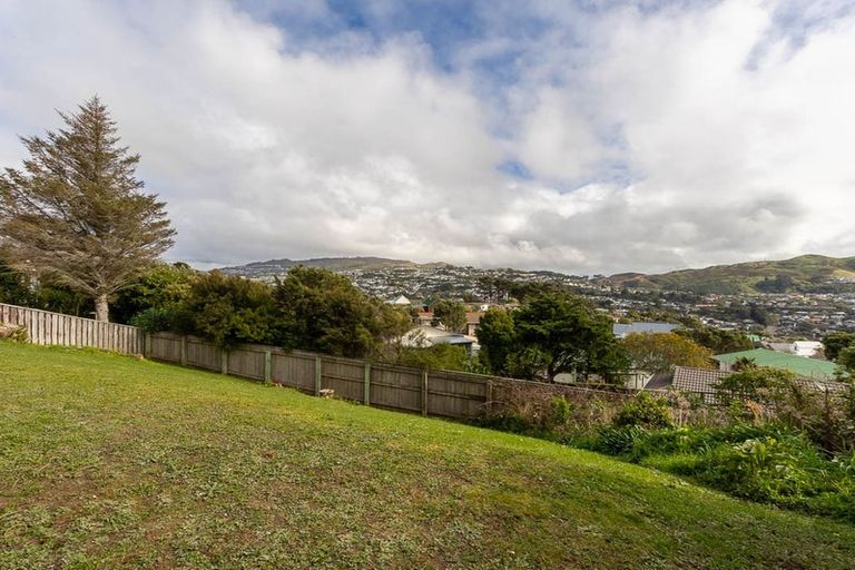 Photo of property in 5 Mandeville Crescent, Grenada Village, Wellington, 6037