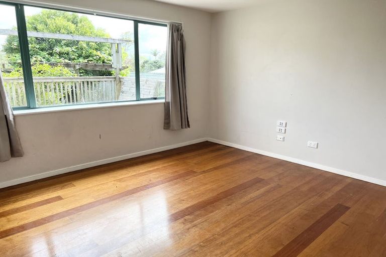 Photo of property in 3179 Great North Road, New Lynn, Auckland, 0600