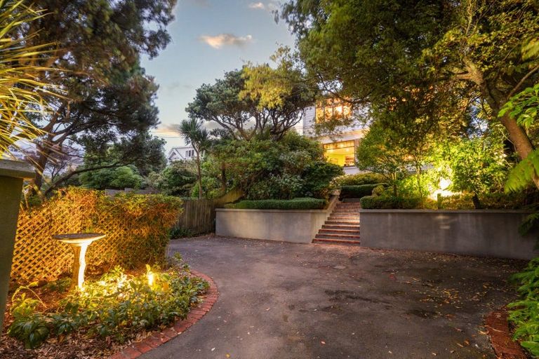 Photo of property in 42 Central Terrace, Kelburn, Wellington, 6012