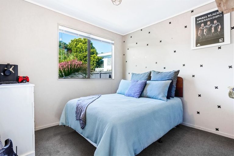 Photo of property in 24 Hassan Drive, Massey, Auckland, 0614
