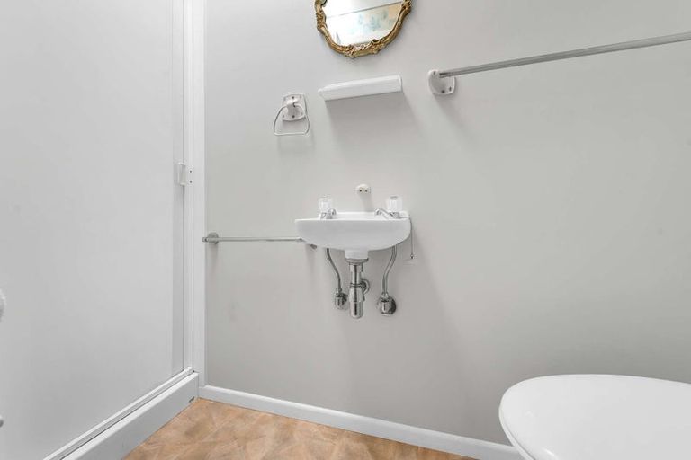 Photo of property in 84 Great North Road, Saint Johns Hill, Whanganui, 4500