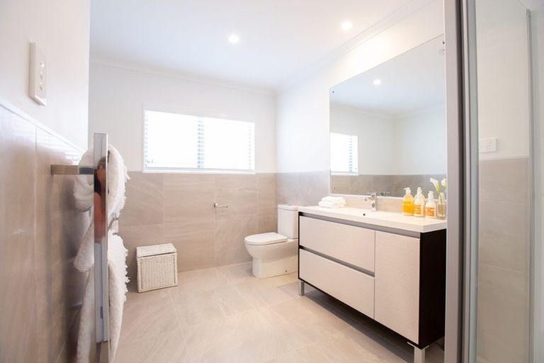 Photo of property in 2 Manutewhau Road, Massey, Auckland, 0614