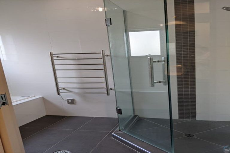 Photo of property in 12 Harrowglen Drive, Northcross, Auckland, 0632