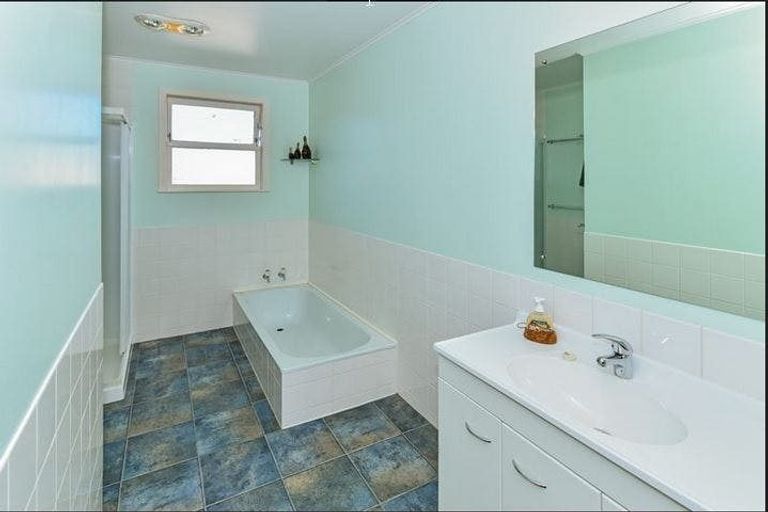 Photo of property in 75 Angelo Avenue, Howick, Auckland, 2014