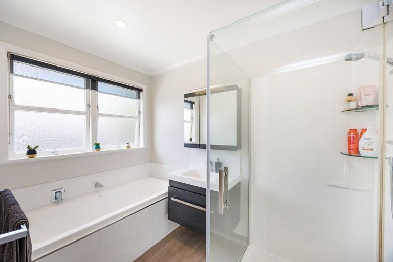 Photo of property in 2 Anzio Place, Awapuni, Palmerston North, 4412