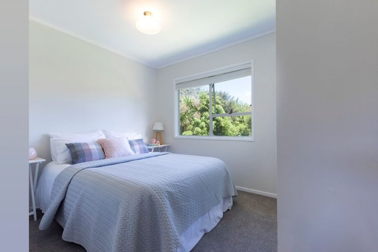 Photo of property in 133 Millbrook Road, Sunnyvale, Auckland, 0612