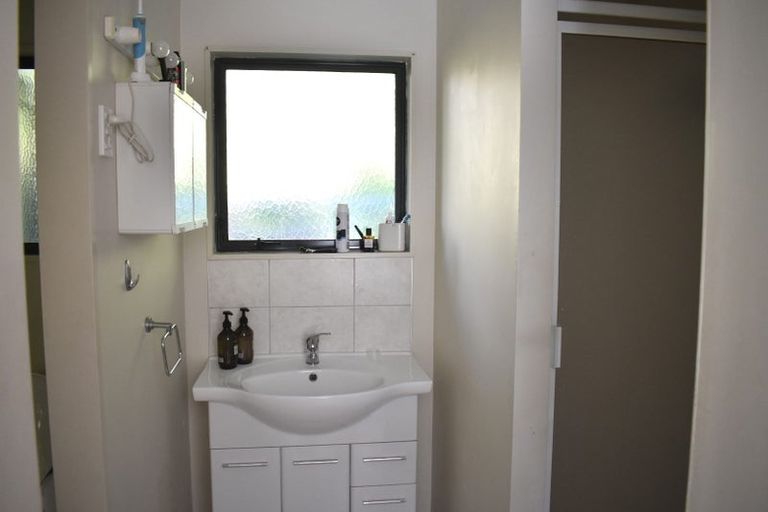 Photo of property in 3/296 Sunset Road, Windsor Park, Auckland, 0632