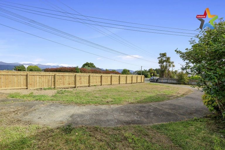 Photo of property in 137 Weraroa Road, Levin, 5510