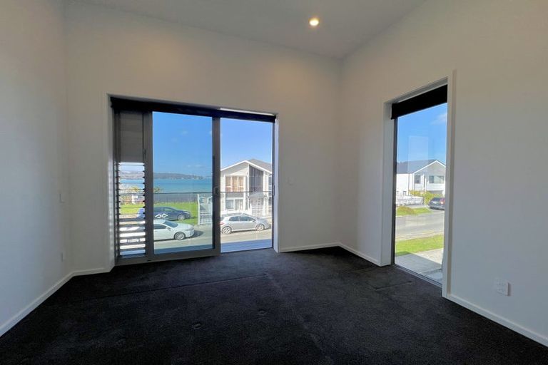 Photo of property in 13 Gunn Way, Hobsonville, Auckland, 0616
