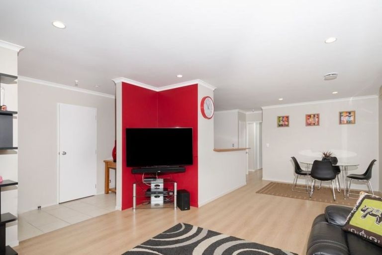 Photo of property in 21 Richfield Crescent, Westgate, Auckland, 0614