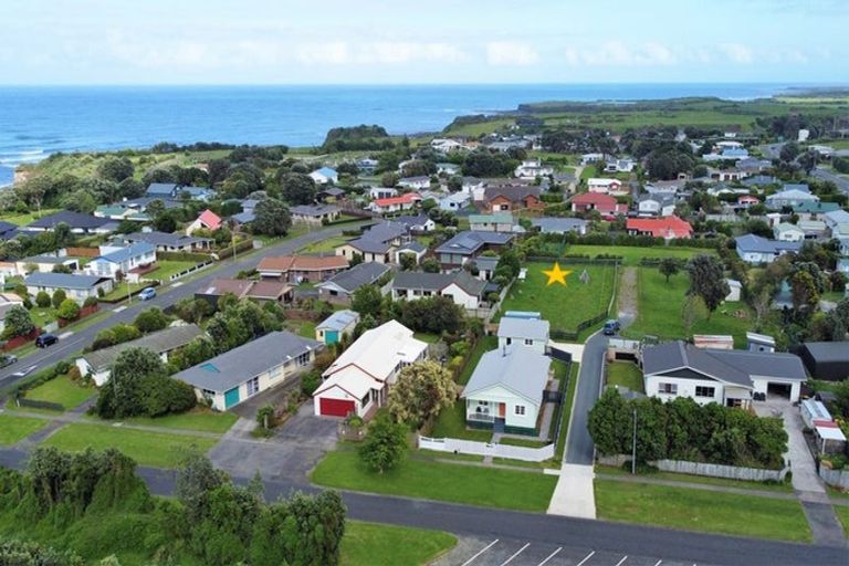 Photo of property in 18a Heaphy Road, Opunake, 4616