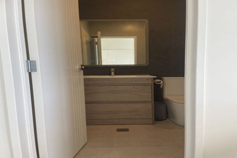 Photo of property in 8/14 Kerswill Place, Pakuranga, Auckland, 2010