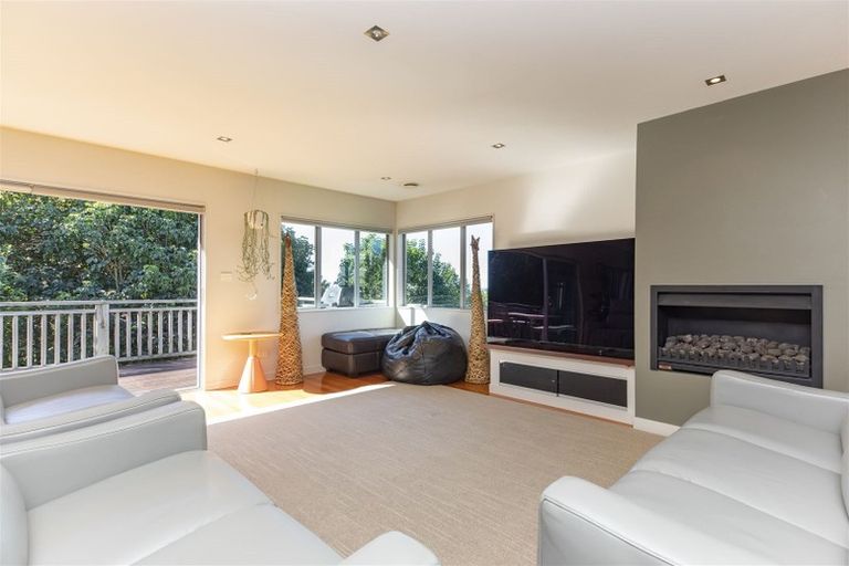 Photo of property in 317a Glenfield Road, Glenfield, Auckland, 0629