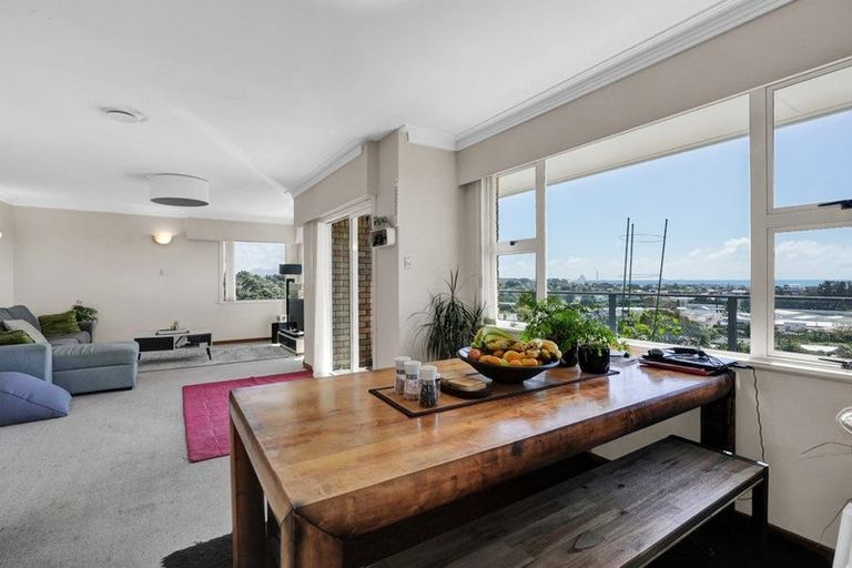 Photo of property in 5 Hillcrest Street, Glen Avon, New Plymouth, 4312