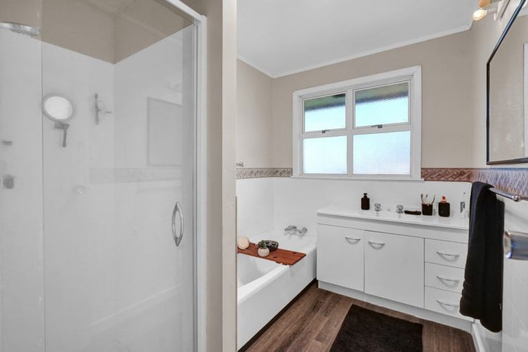 Photo of property in 5 Hillcrest Street, Glen Avon, New Plymouth, 4312