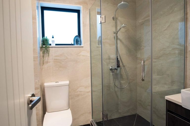 Photo of property in 19 Waru Lane, Te Atatu Peninsula, Auckland, 0610