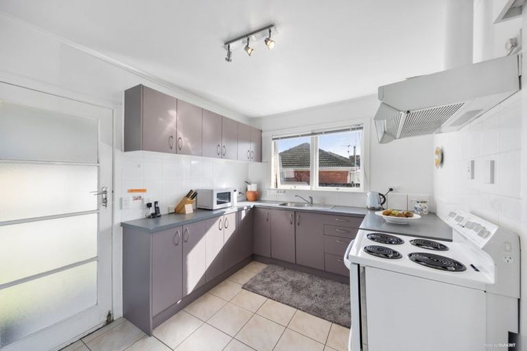Photo of property in 2/2 Paul Place, Pakuranga, Auckland, 2010