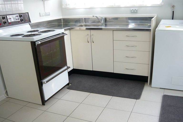 Photo of property in 50 Golf Road, New Lynn, Auckland, 0600