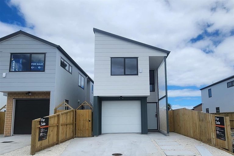 Photo of property in 17 John Gray Street, Papakura, 2110