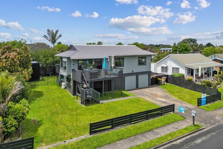 Photo of property in 3 Stella Drive, Clarks Beach, 2122