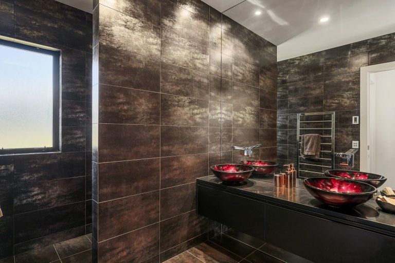 Photo of property in 38 Peregrine Place, Kinloch, Taupo, 3377