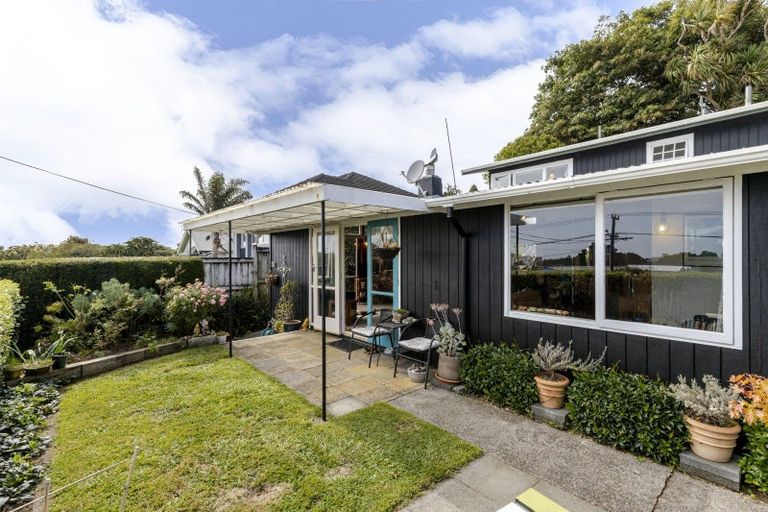 Photo of property in 189 Tukapa Street, Westown, New Plymouth, 4310