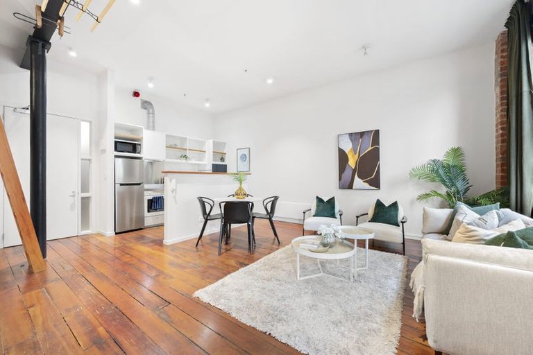 Photo of property in Hannahs Warehouse Apartments, 11/13 Leeds Street, Te Aro, Wellington, 6011