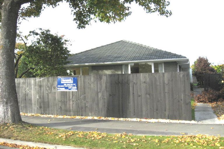 Photo of property in 2/14 Ashfield Place, Ilam, Christchurch, 8041