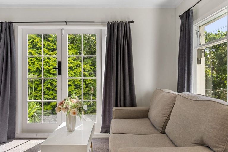 Photo of property in 39 Taylor Terrace, Tawa, Wellington, 5028