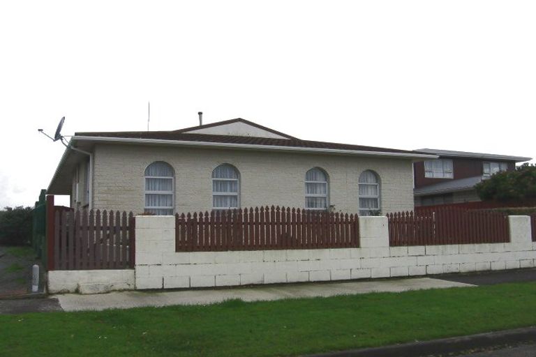 Photo of property in 17 Colonial Place, Kelvin Grove, Palmerston North, 4414