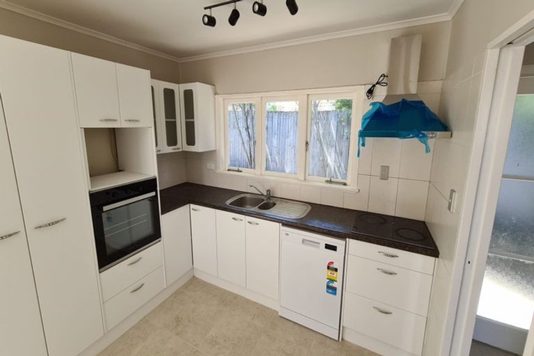 Photo of property in 40a Peach Road, Glenfield, Auckland, 0629