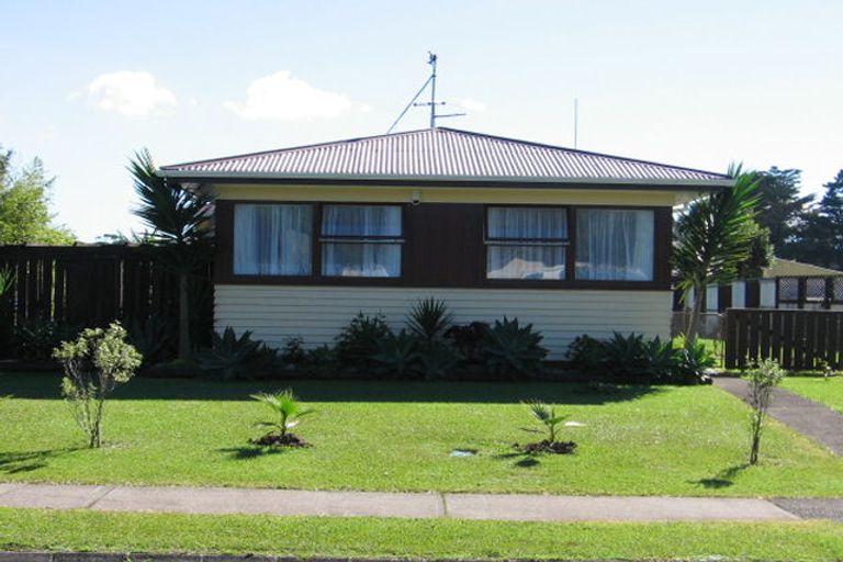 Photo of property in 120 Edgewater Drive, Pakuranga, Auckland, 2010