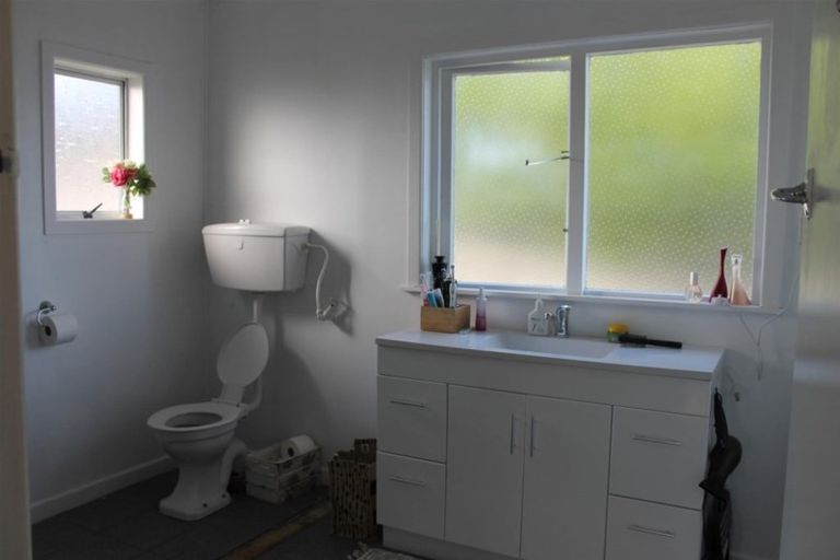 Photo of property in 32 Bickerstaffe Road, Maungaturoto, 0520