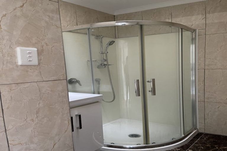 Photo of property in 5/106 West Coast Road, Glen Eden, Auckland, 0602