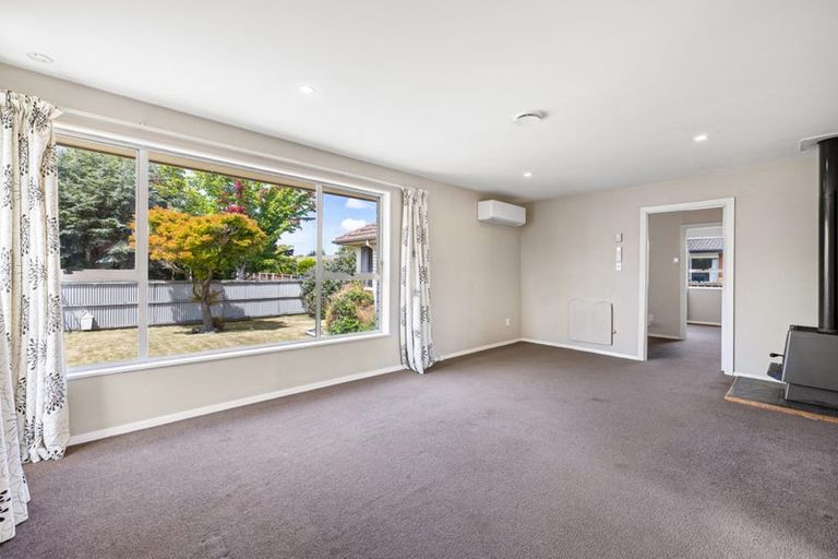 Photo of property in 27 Denniston Crescent, Redwood, Christchurch, 8051