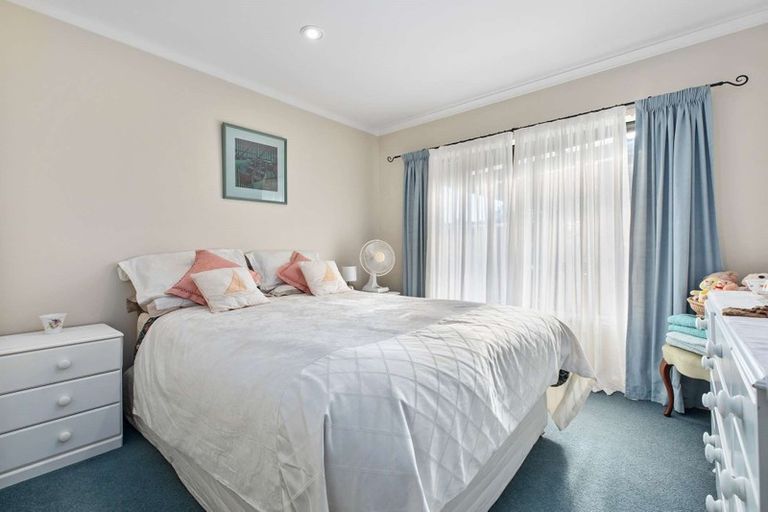 Photo of property in 74 Wairere Road, The Gardens, Auckland, 2105