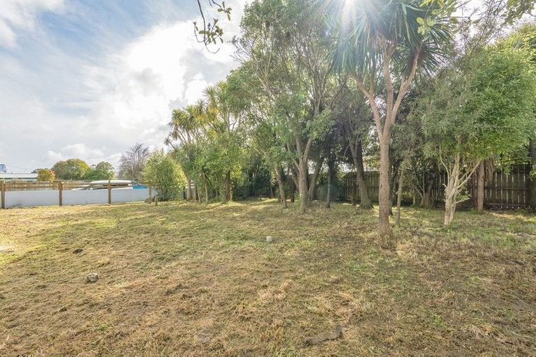 Photo of property in 2 Kowhai Street, Tokomaru, Palmerston North, 4474