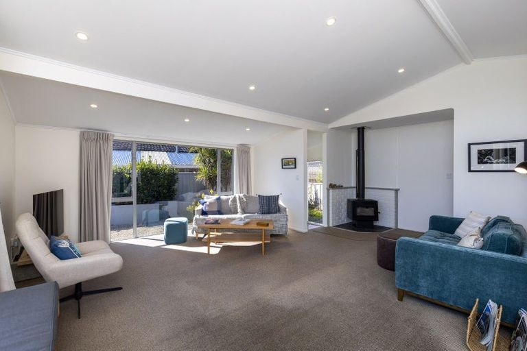 Photo of property in 11 Hadfield Place, Paraparaumu Beach, Paraparaumu, 5032