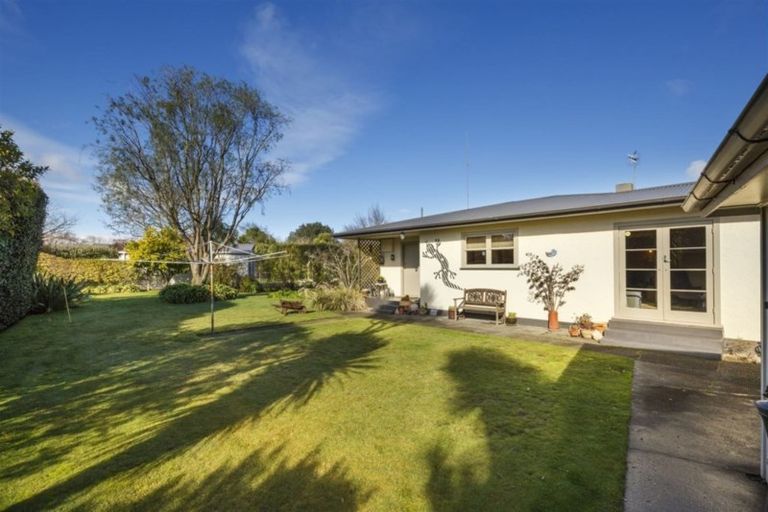 Photo of property in 11 Athlone Place, Hokowhitu, Palmerston North, 4410