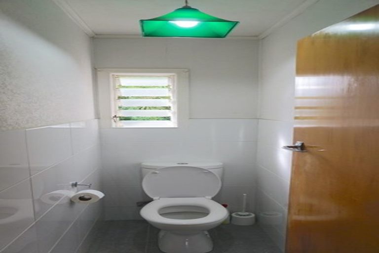 Photo of property in 29 Hutchinsons Road, Bucklands Beach, Auckland, 2014