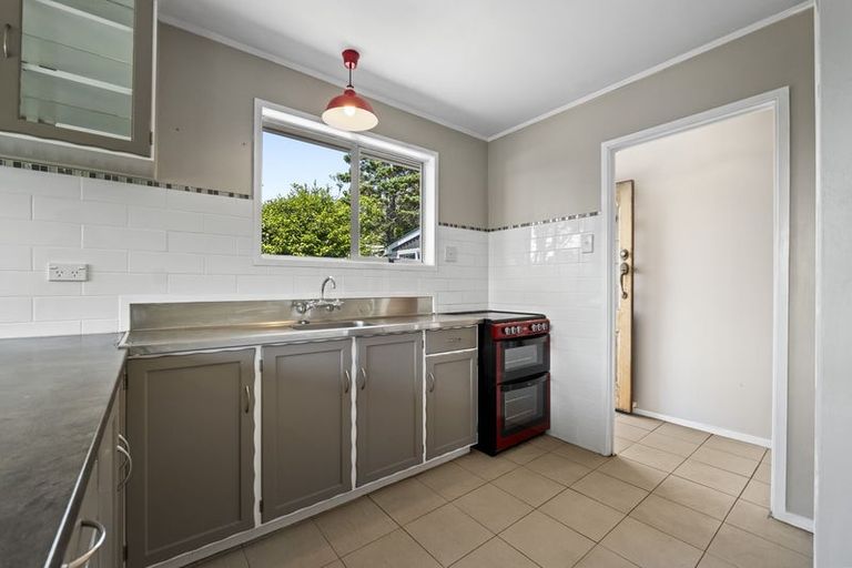 Photo of property in 19 Shaldon Crescent, Blagdon, New Plymouth, 4310