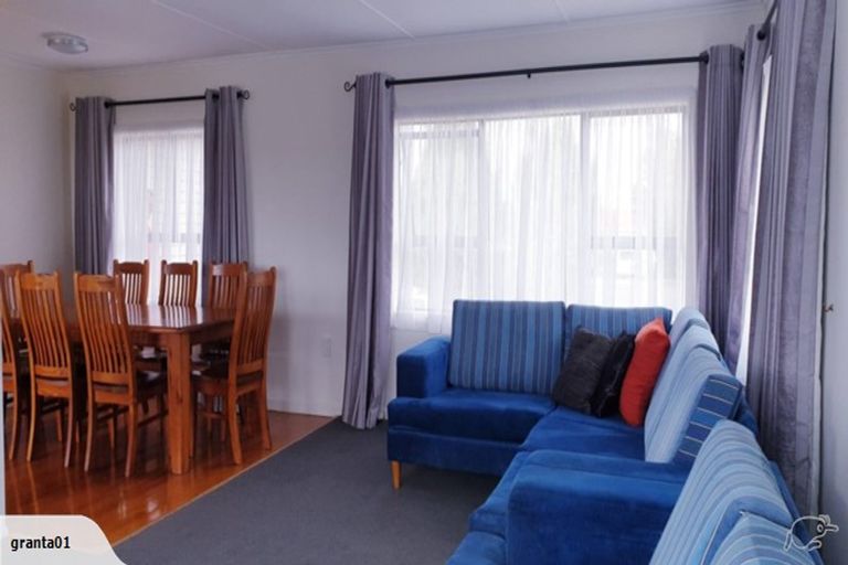 Photo of property in 34 Knights Road, Rothesay Bay, Auckland, 0630